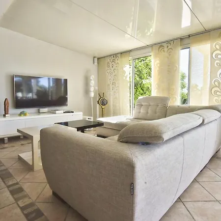 Family House With Swimming Pool & Sea View Villa *