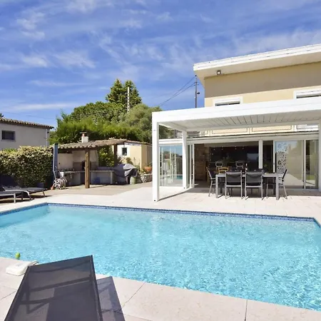 Family House With Swimming Pool & Sea View