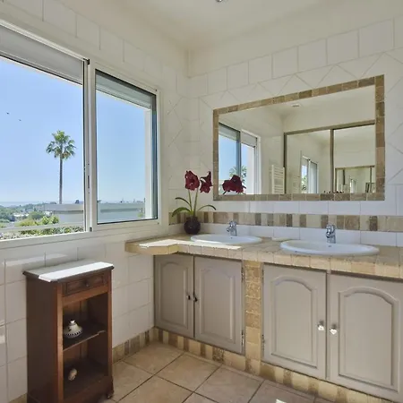 Family House With Swimming Pool & Sea View *