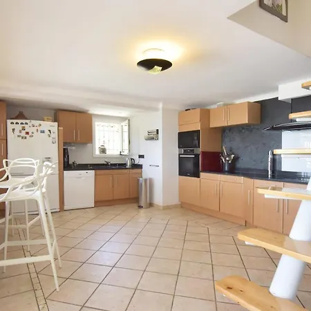 Family House With Swimming Pool & Sea View Villa *